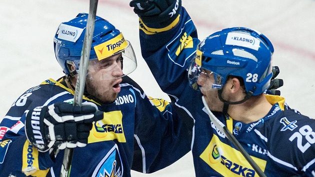 Útočníci Kladna Ondřej Havlíček (vlevo) a Jan Dalecký se radují gólu. Útočníci Kladna Ondřej Havlíček (vlevo) a Jan Dalecký se radují gólu.