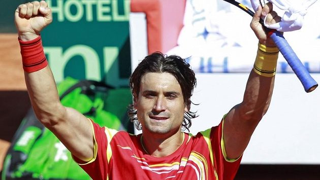 Španělský tenista David Ferrer se raduje z vítězství nad Andreasem Haiderem Maurerem z Austrálie. Španělský tenista David Ferrer se raduje z vítězství nad Andreasem Haiderem Maurerem z Austrálie.
