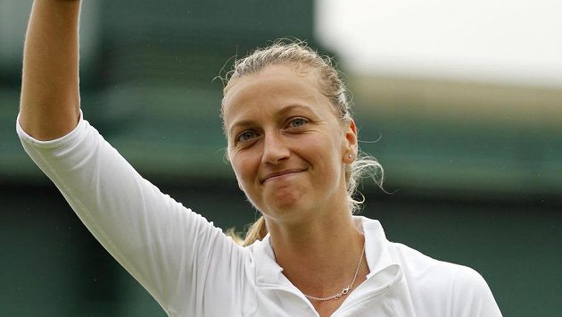 Petra Kvitová se raduje z postupu do druhého kola Wimbledonu. Petra Kvitová se raduje z postupu do druhého kola Wimbledonu.