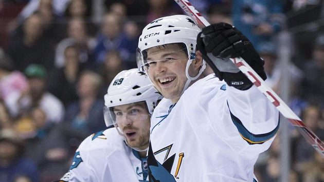 Tomáš Hertl ze San Jose se raduje po jednom ze svých gólů proti Vancouveru Tomáš Hertl ze San Jose se raduje po jednom ze svých gólů proti Vancouveru