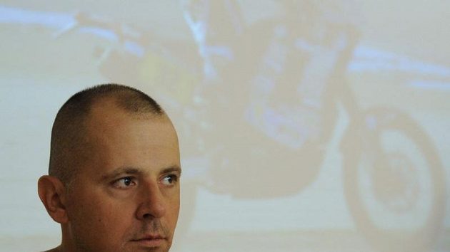 Motocyklista Jan Veselý vystoupil 25. ledna v Praze na tiskové konferenci po návratu Czech Dakar Teamu z Rallye Dakar 2012. Motocyklista Jan Veselý vystoupil 25. ledna v Praze na tiskové konferenci po návratu Czech Dakar Teamu z Rallye Dakar 2012.