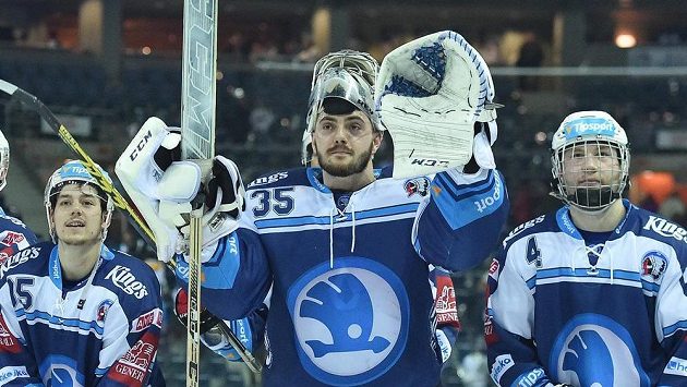 Brankář Plzně Matěj Machovský se raduje z vítězství na ledě Liberce ve čtvrtfinále play off hokejové extraligy. Brankář Plzně Matěj Machovský se raduje z vítězství na ledě Liberce ve čtvrtfinále play off hokejové extraligy.