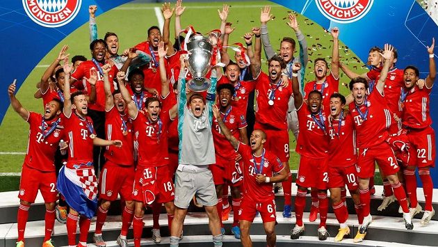 Hráči Bayernu slaví triumf v Lize mistrů, v Lisabonu porazili 1:0 PSG. Hráči Bayernu slaví triumf v Lize mistrů, v Lisabonu porazili 1:0 PSG.