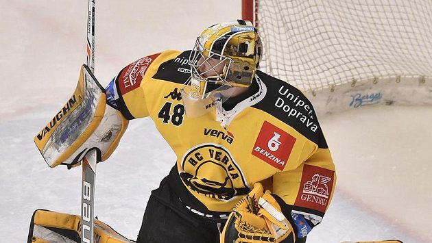 Brankář Litvínova Michael Petrásek v barážovém duelu Brankář Litvínova Michael Petrásek v barážovém duelu