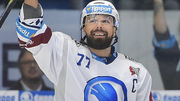 Milan Gulaš z Plzně slaví branku Plzně v extraligovém utkání. Milan Gulaš z Plzně slaví branku Plzně v extraligovém utkání.