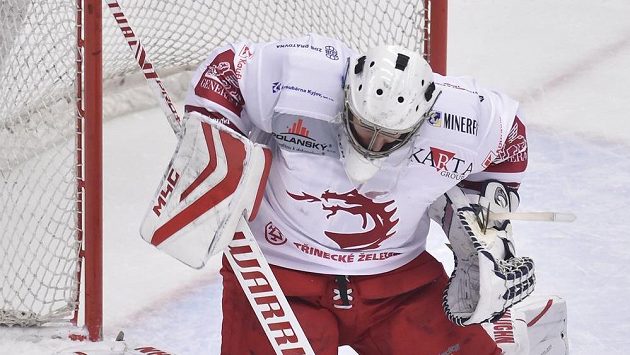 Brankář Třince Jakub Štěpánek v duelu s Plzní. Brankář Třince Jakub Štěpánek v duelu s Plzní.