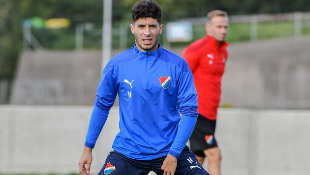 Posila fotbalového Baníku Ostrava ze španělské Sevillly - ofenzivní záložník Pepe Mena. Posila fotbalového Baníku Ostrava ze španělské Sevillly - ofenzivní záložník Pepe Mena.