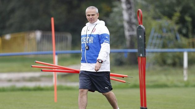 Vítězslav Lavička, trenér reprezentační jednadvacítky. Vítězslav Lavička, trenér reprezentační jednadvacítky.