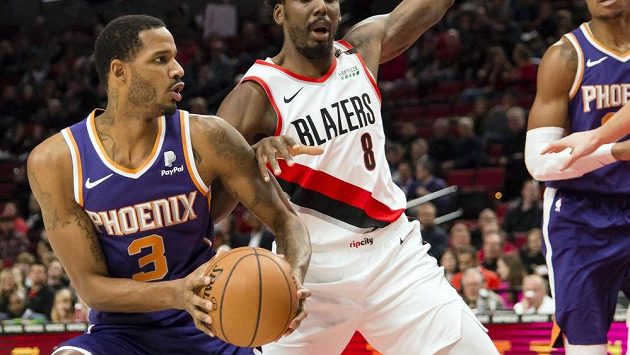 Zkušený křídelník Trevor Ariza v barvách Phoenixu (vlevo) se stane novým spoluhráčem českého reprezentanta Tomáše Satoranského ve Washingtonu. Zkušený křídelník Trevor Ariza v barvách Phoenixu (vlevo) se stane novým spoluhráčem českého reprezentanta Tomáše Satoranského ve Washingtonu.
