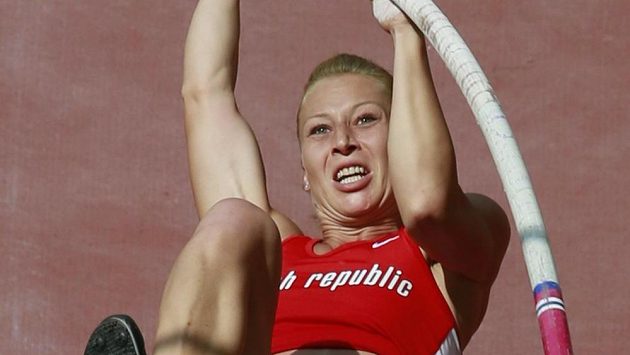Jiřina Ptáčníková při jednom ze svých nepovedených pokusů v kvalifikaci mistrovství světa v Pekingu. Jiřina Ptáčníková při jednom ze svých nepovedených pokusů v kvalifikaci mistrovství světa v Pekingu.