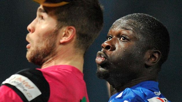 Kevin Luckassen (vpravo) z Liberce a Jan Kysela z Boleslavi. Kevin Luckassen (vpravo) z Liberce a Jan Kysela z Boleslavi.