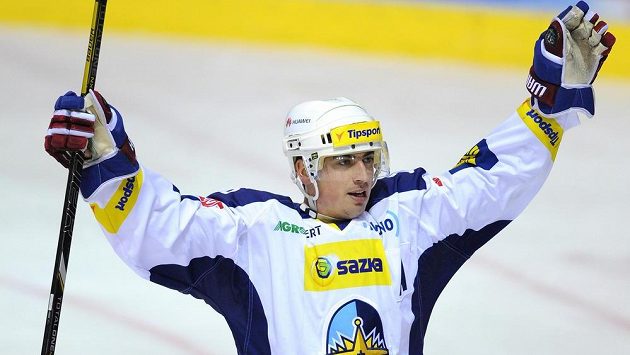 Obránce Kladna Tomáš Kaberle oslavuje gól Obránce Kladna Tomáš Kaberle oslavuje gól