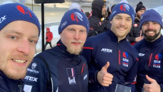 Posádka čtyřbobu Dominik Dvořák, Jan Šindelář, Jakub Nosek a Dominik Suchý po životním pátém místě v SP. Posádka čtyřbobu Dominik Dvořák, Jan Šindelář, Jakub Nosek a Dominik Suchý po životním pátém místě v SP.