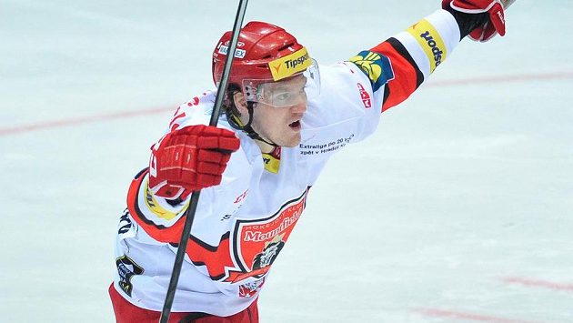 David Švagrovský z Hradce Králové oslavuje vstřelený gól v duelu se Zlínem. David Švagrovský z Hradce Králové oslavuje vstřelený gól v duelu se Zlínem.