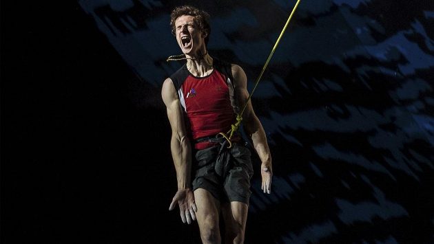 Sportovní fotografie roku 2018. Nespokojený Adam Ondra po finále MS v lezení na obtížnost. Autor: Lukáš Bíba. Sportovní fotografie roku 2018. Nespokojený Adam Ondra po finále MS v lezení na obtížnost. Autor: Lukáš Bíba.