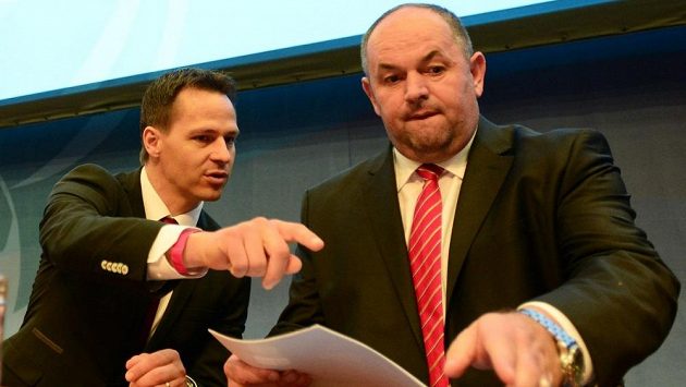 Generální sekretář FAČR Rudolf Řepka (vlevo) a předseda Miroslav Pelta. Generální sekretář FAČR Rudolf Řepka (vlevo) a předseda Miroslav Pelta.
