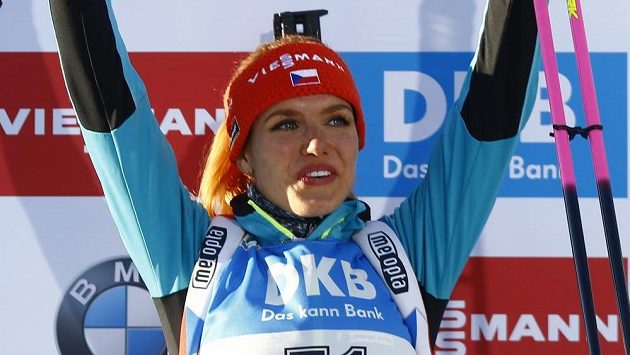 Gabriela Koukalová na pódiu po vytrvalostním závodě na 15 kilometrů na MS v Hochfilzenu. Gabriela Koukalová na pódiu po vytrvalostním závodě na 15 kilometrů na MS v Hochfilzenu.
