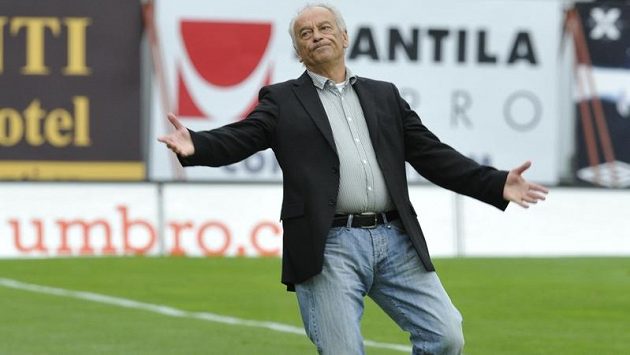 Kouč František Cipro při sobotním ligovém utkání s Brnem. Kouč František Cipro při sobotním ligovém utkání s Brnem.