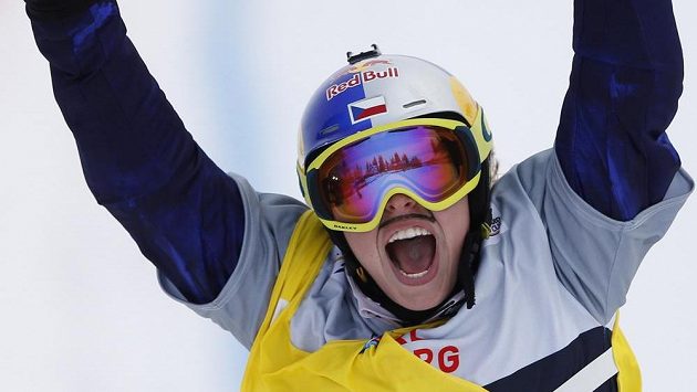 Snowboardcrossařka Eva Samková se raduje z vítězství v závodě Světového poháru v Montafonu. Snowboardcrossařka Eva Samková se raduje z vítězství v závodě Světového poháru v Montafonu.