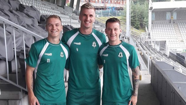 Ze Slavie v Jablonci hostují (zleva) Jan Matoušek, Jakub Jugas a Jan Sýkora. Ze Slavie v Jablonci hostují (zleva) Jan Matoušek, Jakub Jugas a Jan Sýkora.