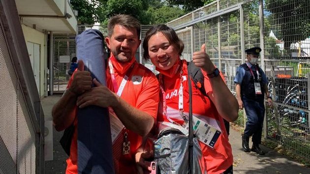 Trenér David Sekerák a oštěpařka Haruka Kitagučiová. Trenér David Sekerák a oštěpařka Haruka Kitagučiová.