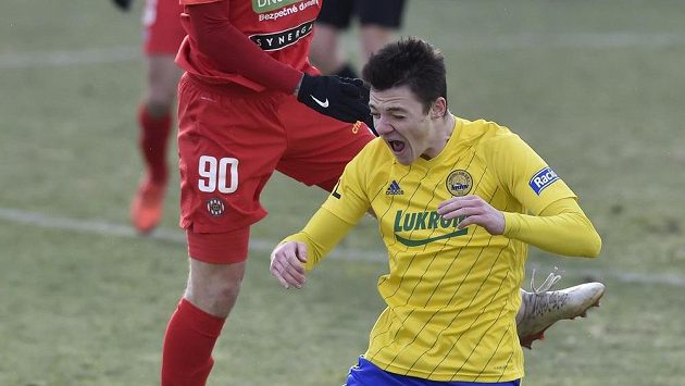 Zleva Ondřej Vaněk z Brna a Dominik Janošek ze Zlína. Zleva Ondřej Vaněk z Brna a Dominik Janošek ze Zlína.