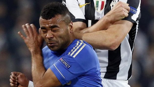 Ashley Cole a Chelsea - tenhle svazek zřejmě brzy skončí. Ashley Cole a Chelsea - tenhle svazek zřejmě brzy skončí.