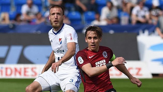 Martin Šindelář (vlevo) z Baníku a Josef Šural ze Sparty. Martin Šindelář (vlevo) z Baníku a Josef Šural ze Sparty.