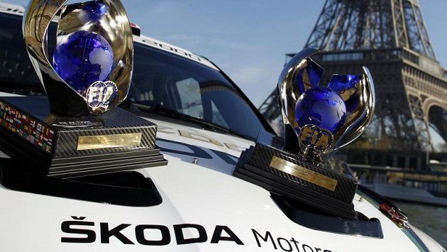 Trofeje Jana Kopeckého a Pavla Dreslera za vítězství v mistrovství Evropy. Trofeje Jana Kopeckého a Pavla Dreslera za vítězství v mistrovství Evropy.