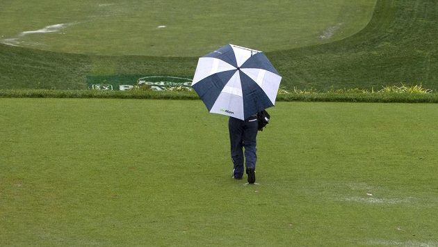 Golfisté kvůli dešti nedohráli v neděli turnaj PGA v Newtown Square. Golfisté kvůli dešti nedohráli v neděli turnaj PGA v Newtown Square.