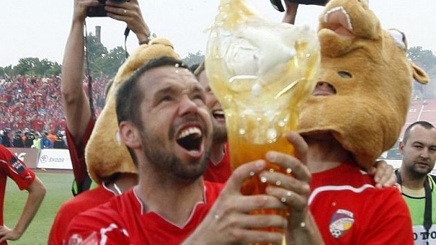 Kapitán Plzně Pavel Horváth slaví titul. Kapitán Plzně Pavel Horváth slaví titul.
