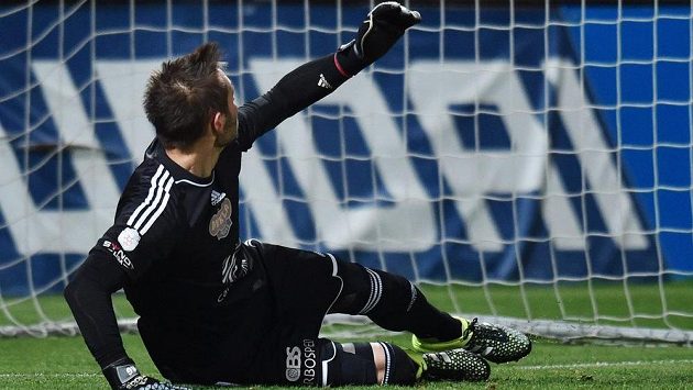 Brankář Dukly Filip Rada inkasuje na hřišti Jablonce gól z penalty. Brankář Dukly Filip Rada inkasuje na hřišti Jablonce gól z penalty.