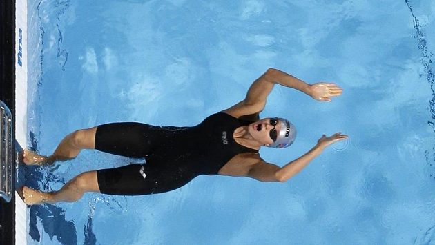 Simona Baumrtová vyrovnala v semifinále plaveckého mistrovství světa v Barceloně na znakařské stovce vlastní český rekord časem 59,99 sekundy a do finále postoupila ze sedmého místa. Simona Baumrtová vyrovnala v semifinále plaveckého mistrovství světa v Barceloně na znakařské stovce vlastní český rekord časem 59,99 sekundy a do finále postoupila ze sedmého místa.