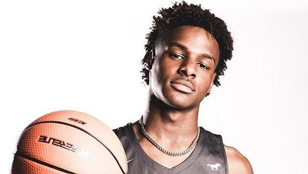 Patnáctiletý basketbalista Bronny James se stává novou posilou Faze Clanu. Zdroj: Instagram @bronny Patnáctiletý basketbalista Bronny James se stává novou posilou Faze Clanu. Zdroj: Instagram @bronny