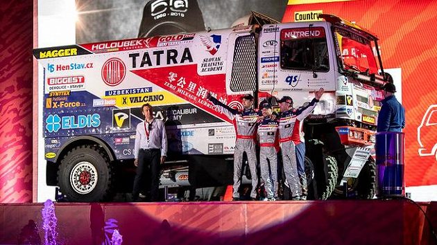 Slavnostní start dvaačtyřicátého ročníku rally Dakar. Na pódiu se představili členové českého týmu Buggyra - Martin Šoltys, David Schovánek a Tomáš Šikola s kamionem Tatra Phoenix. Slavnostní start dvaačtyřicátého ročníku rally Dakar. Na pódiu se představili členové českého týmu Buggyra - Martin Šoltys, David Schovánek a Tomáš Šikola s kamionem Tatra Phoenix.