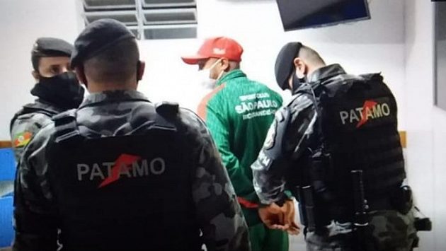 Fotbalista William Ribeiro při zatýkání Fotbalista William Ribeiro při zatýkání