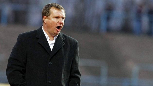 Plzeňský trenér Pavel Vrba sleduje zápasy slovenské ligy. Plzeňský trenér Pavel Vrba sleduje zápasy slovenské ligy.
