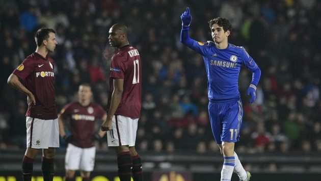 Chvály se dočkal jen střídající Brazilec Oscar (vpravo). Chvály se dočkal jen střídající Brazilec Oscar (vpravo).