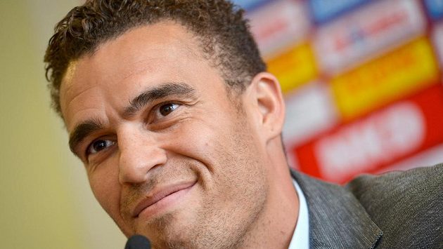 Valérien Ismaël zůstane na lavičce fotbalistů Wolfsburgu. Valérien Ismaël zůstane na lavičce fotbalistů Wolfsburgu.