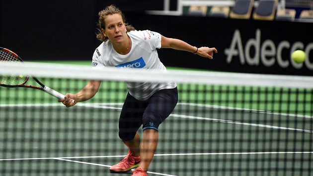 Barbora Strýcová při tréninku v ostravské hale. Barbora Strýcová při tréninku v ostravské hale.