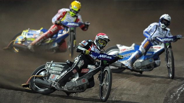 Britský závodník Tai Woffinden vyhrál Grand Prix v ploché dráze na stadiónu Markéta v Praze. Britský závodník Tai Woffinden vyhrál Grand Prix v ploché dráze na stadiónu Markéta v Praze.