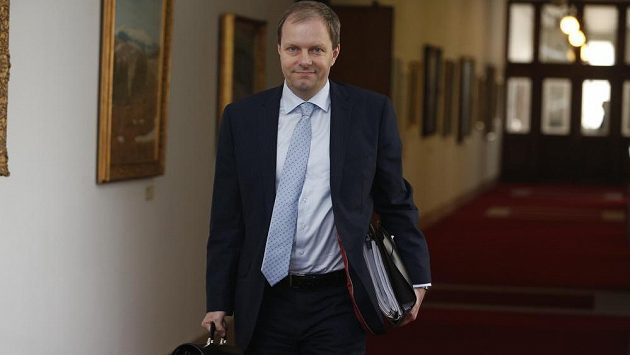 Ministr školství Marcel Chládek přichází na zasedání vlády ve Strakově akademii. Ministr školství Marcel Chládek přichází na zasedání vlády ve Strakově akademii.