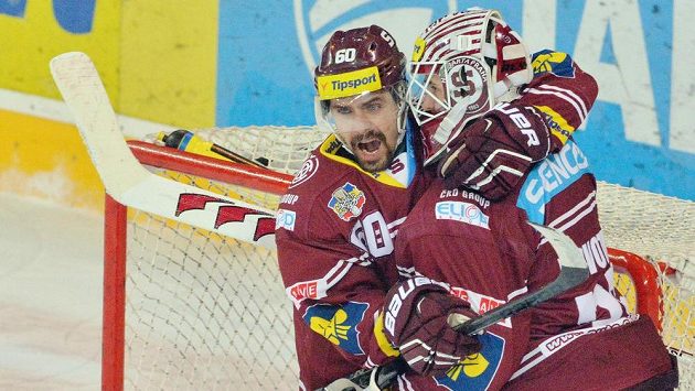Tomáš Rolinek (vlevo) se loučí se sparťanským dresem. Tomáš Rolinek (vlevo) se loučí se sparťanským dresem.