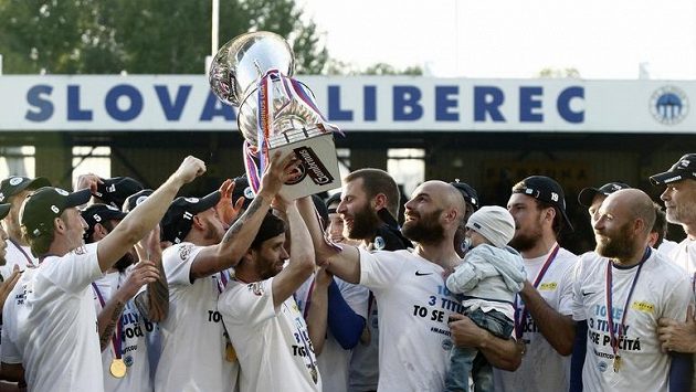 Na jaře se Jan Nezmar radoval s Libercem s titulu, který s ním podruhé získal, v úterý na něj čeká druhý pokus dostat se do Ligy mistrů. Na jaře se Jan Nezmar radoval s Libercem s titulu, který s ním podruhé získal, v úterý na něj čeká druhý pokus dostat se do Ligy mistrů.