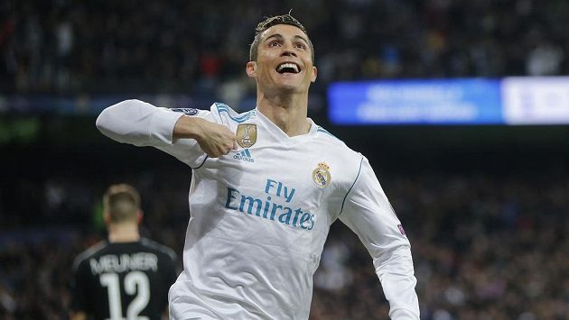 Cristiano Ronaldo po devíti letech opouští Real Madrid a míří do Juventusu. Cristiano Ronaldo po devíti letech opouští Real Madrid a míří do Juventusu.