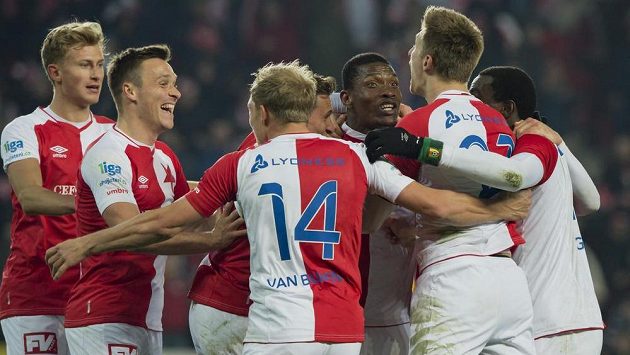 Hráči Slavie se radují z druhého gólu proti Teplicím - ilustrační foto. Hráči Slavie se radují z druhého gólu proti Teplicím - ilustrační foto.
