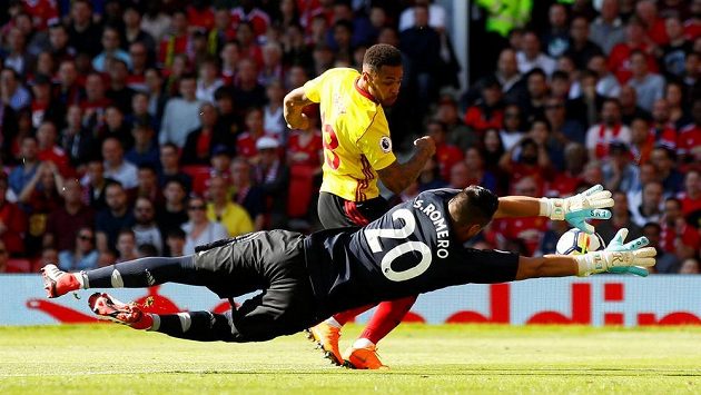 Argentinský brankář Sergio Romero v akci. Argentinský brankář Sergio Romero v akci.