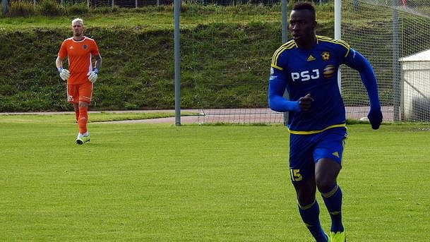 Stoper Mohamed Tijani se první zimní posilou Sparty nestane. Stoper Mohamed Tijani se první zimní posilou Sparty nestane.