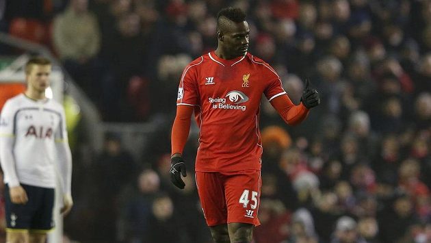 Jen velmi stroze oslavil Mario Balotelli svůj první ligový gól v dresu Liverpoolu. Jen velmi stroze oslavil Mario Balotelli svůj první ligový gól v dresu Liverpoolu.