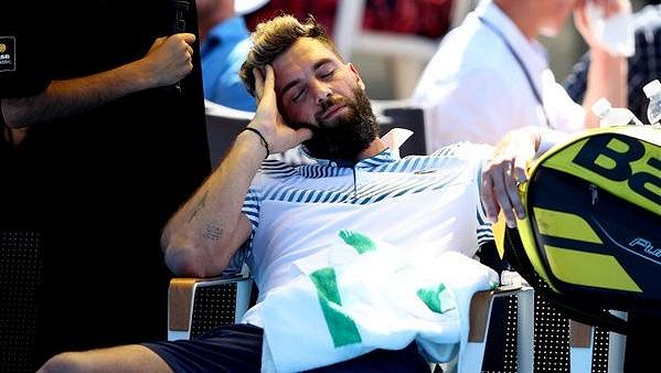 Francouzský tenista Benoit Paire byl hodně unavený Francouzský tenista Benoit Paire byl hodně unavený
